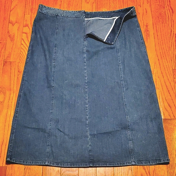 LIKE NEW: WOMENS COVINGTON JEAN SKIRT - Picture 4 of 5